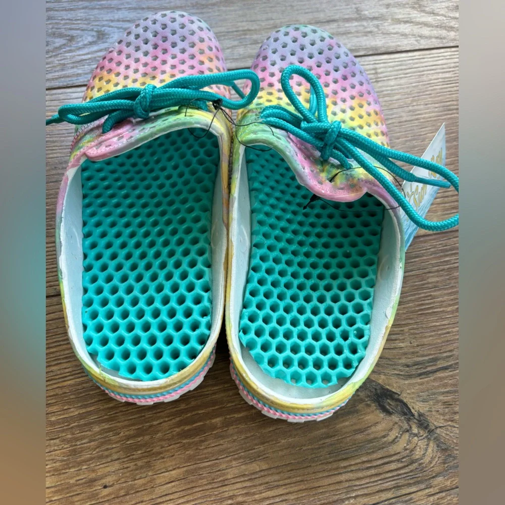 Girls’ Slip-on Water Shoe/Sneakers with lace ties, Size 4/5, NWT